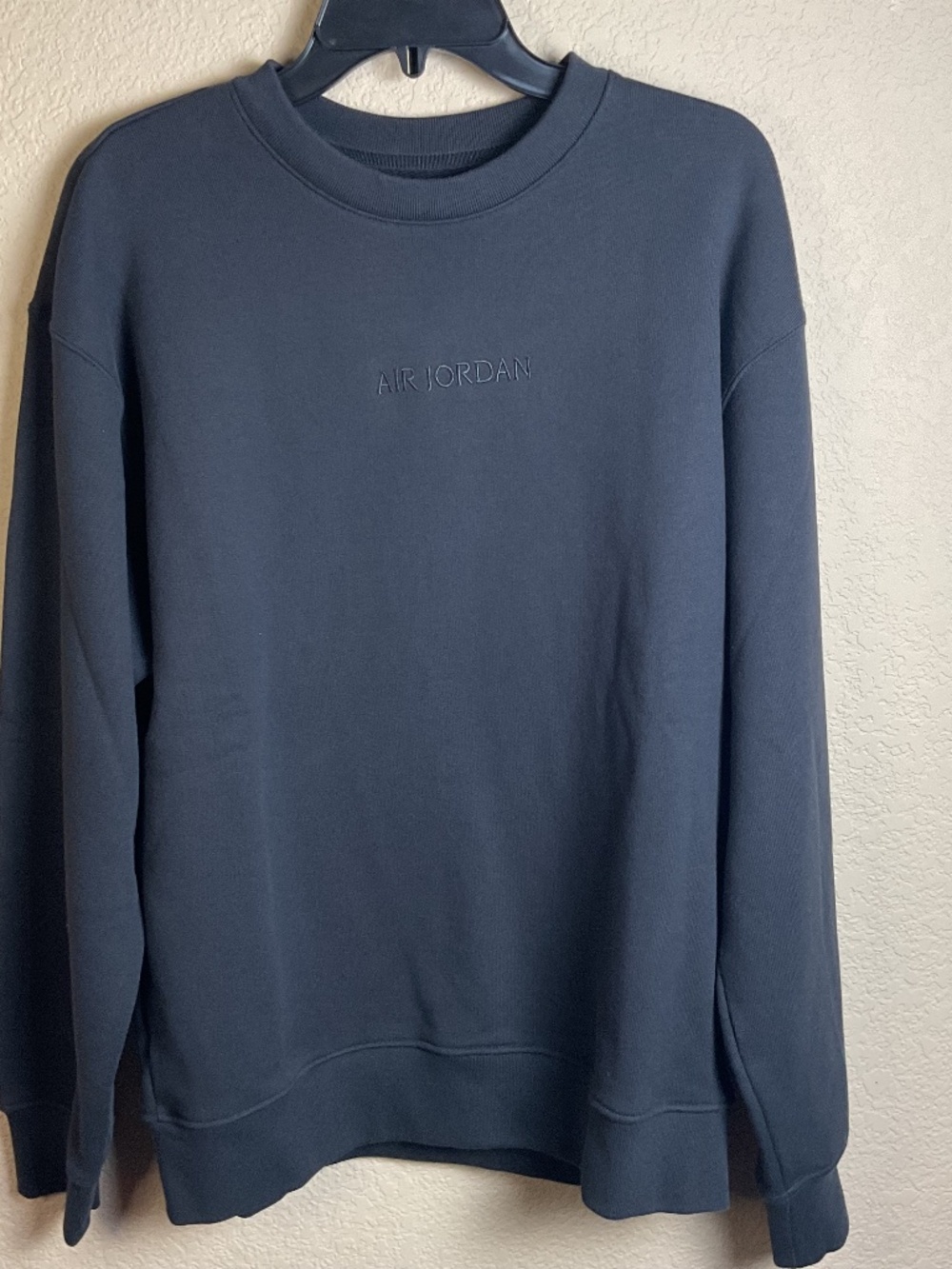 Nike Jordan Mens Medium Black Wordmark Crewneck Sweatshirt Sporty Athleisure NWT
